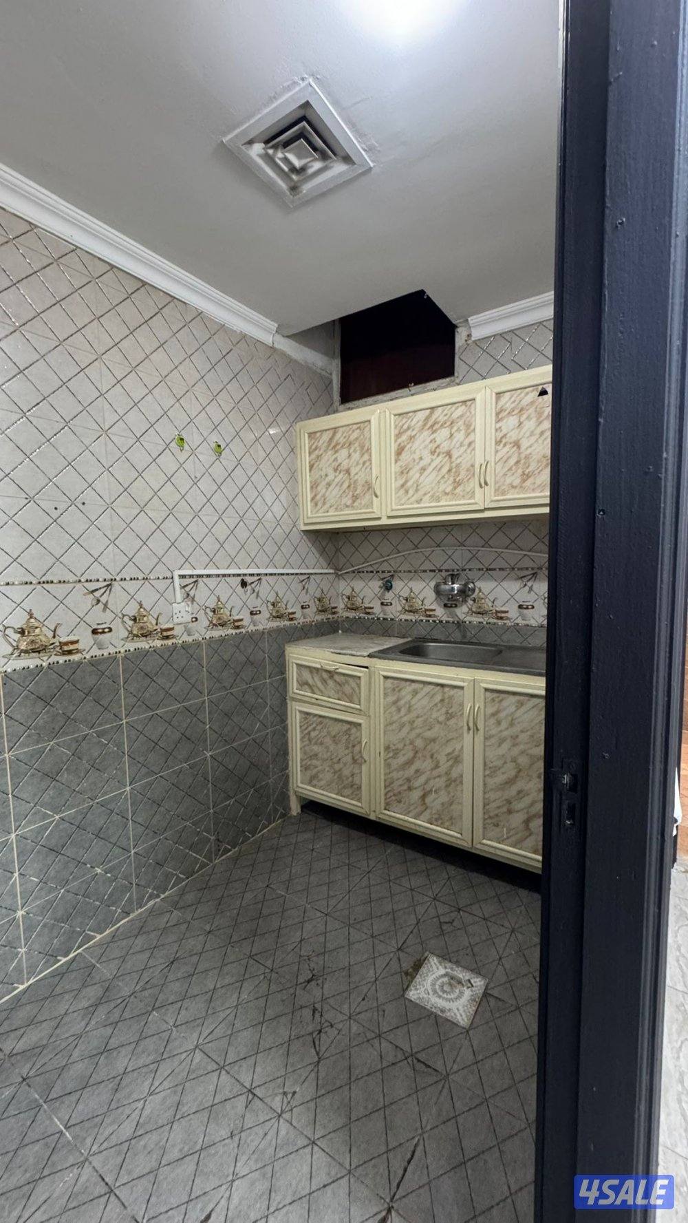 شقه بحولي للايجار غرفة وصالة وحمام ومطبخ مساحات كبيرة7