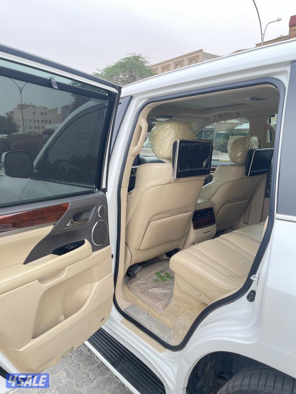 للبيع جيب لكزس 2017 الدرجه الاولى وارد الساير2