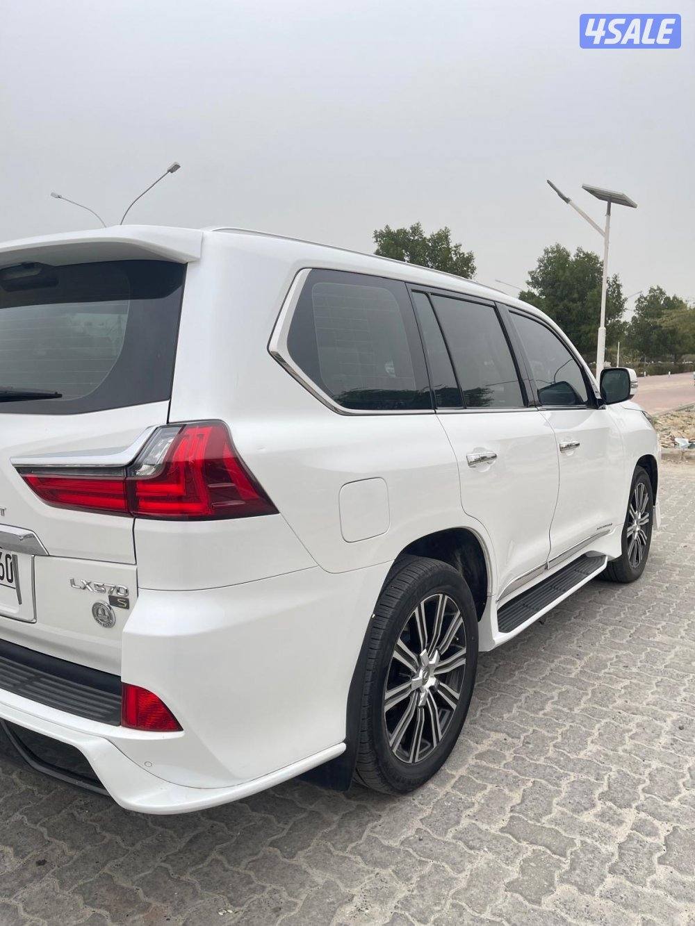 للبيع جيب لكزس 2017 الدرجه الاولى وارد الساير7