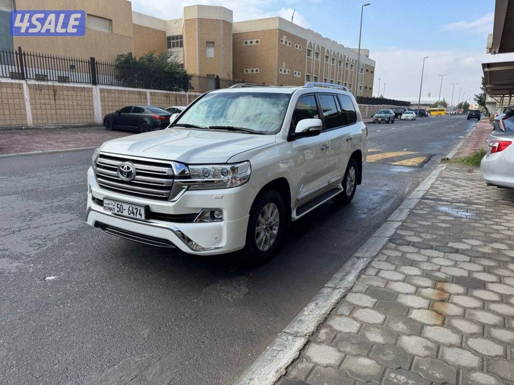 لاند كروز 2018 الساير بحاله الوكاله عداد 165 الف0