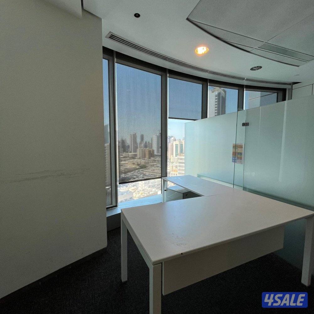 نصف دور تجاري للإيجار في شرق قطعة 76