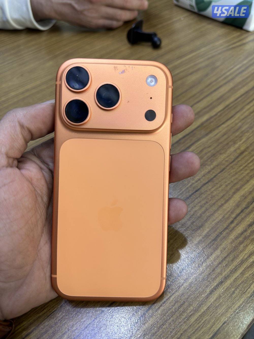 ايفون 17 برو 256 قيقا بطاريه ‎%‎100 كرتون عربي  جهاز نظيف جدا جدا0