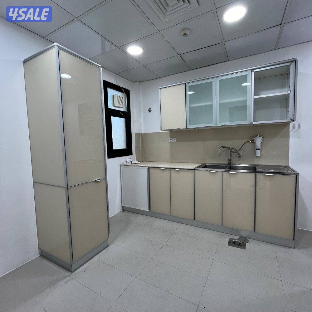 شقة مع روف للإيجار في صباح السالم قطعة 23