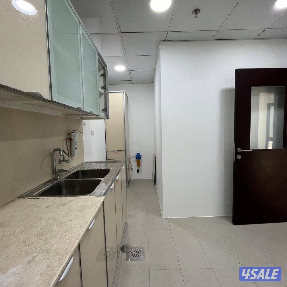 شقة مع روف للإيجار في صباح السالم قطعة 24