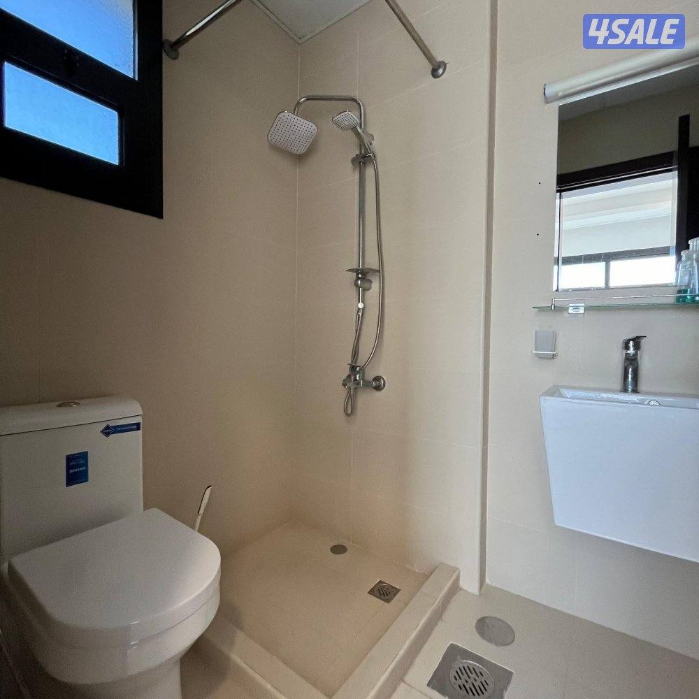 شقة مع روف للإيجار في صباح السالم قطعة 25