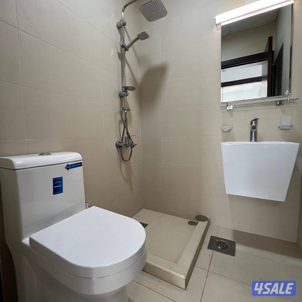 شقة مع روف للإيجار في صباح السالم قطعة 26