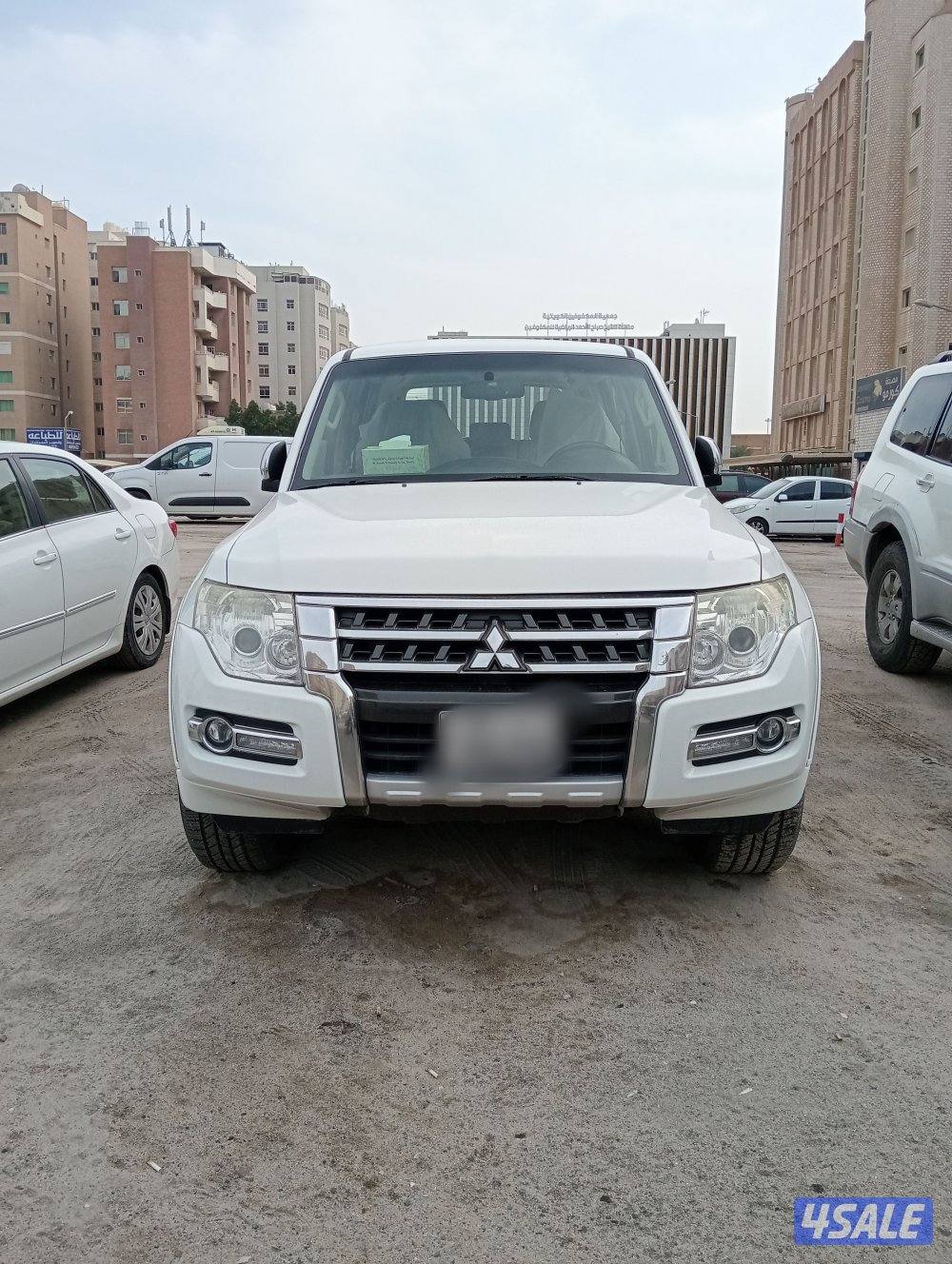 لسرعة البيع باجيرو 2020 ابيض بحاله ممتازه بسعر مغري0