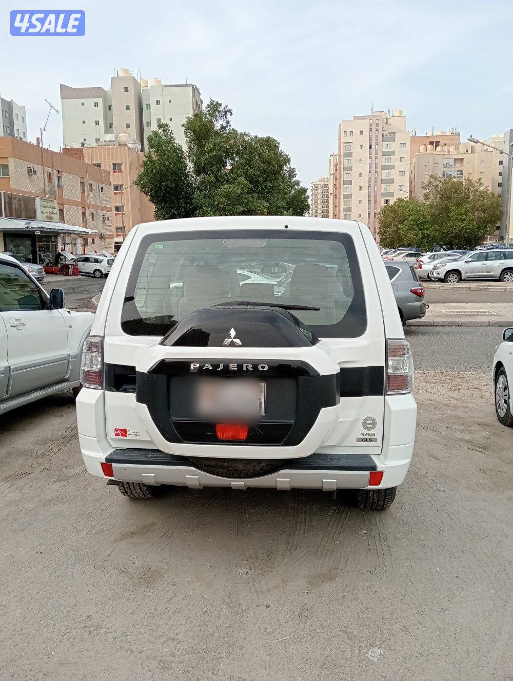 لسرعة البيع باجيرو 2020 ابيض بحاله ممتازه بسعر مغري1