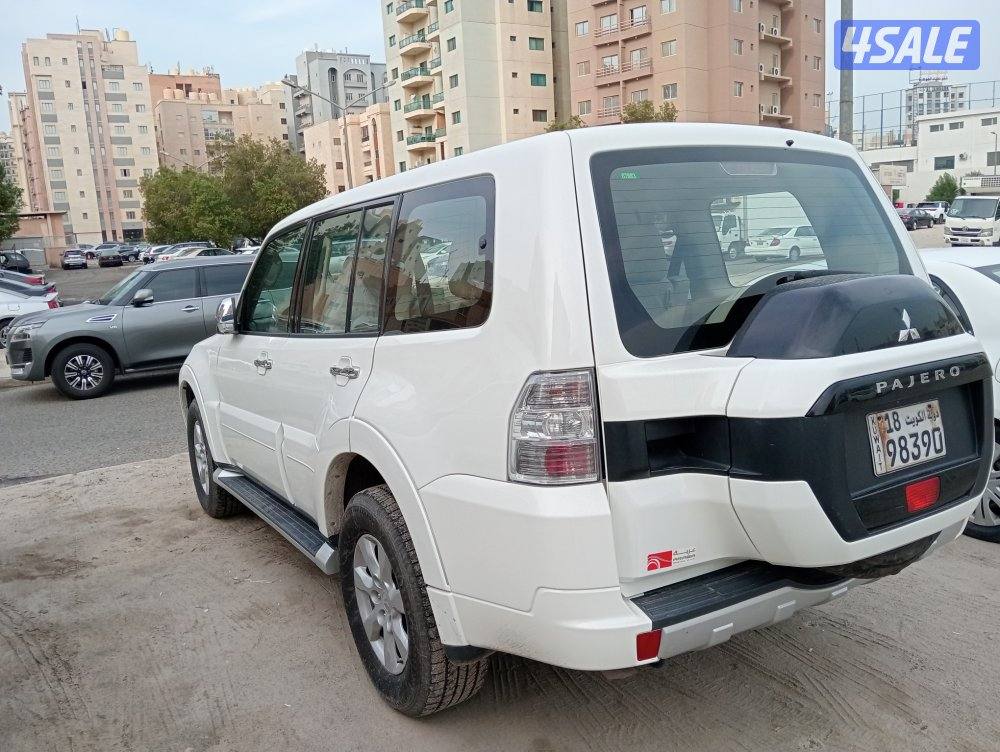 لسرعة البيع باجيرو 2020 ابيض بحاله ممتازه بسعر مغري3