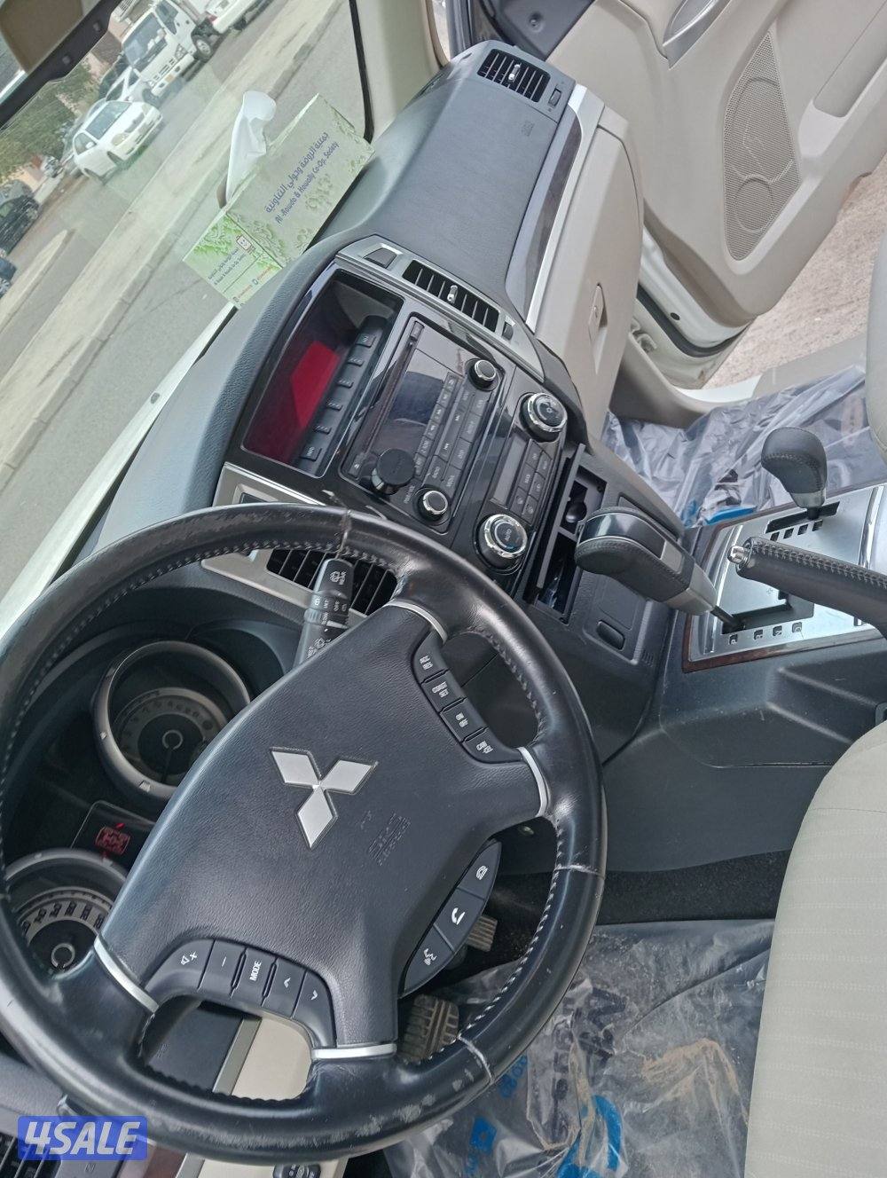 لسرعة البيع باجيرو 2020 ابيض بحاله ممتازه بسعر مغري8