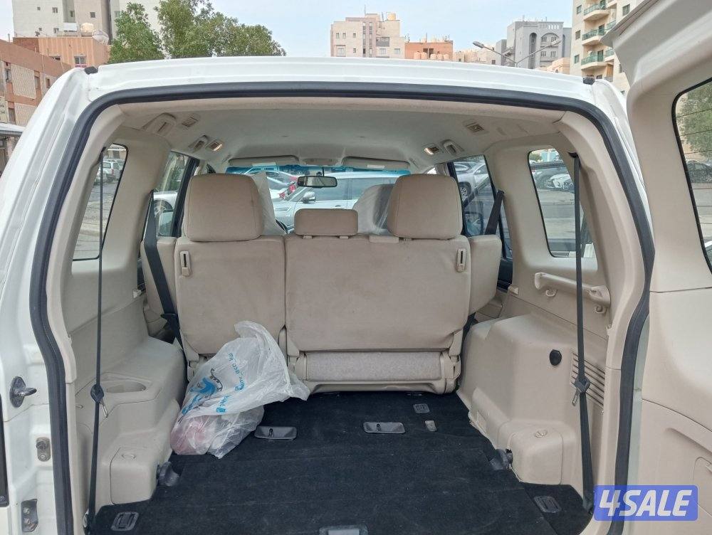 لسرعة البيع باجيرو 2020 ابيض بحاله ممتازه بسعر مغري9