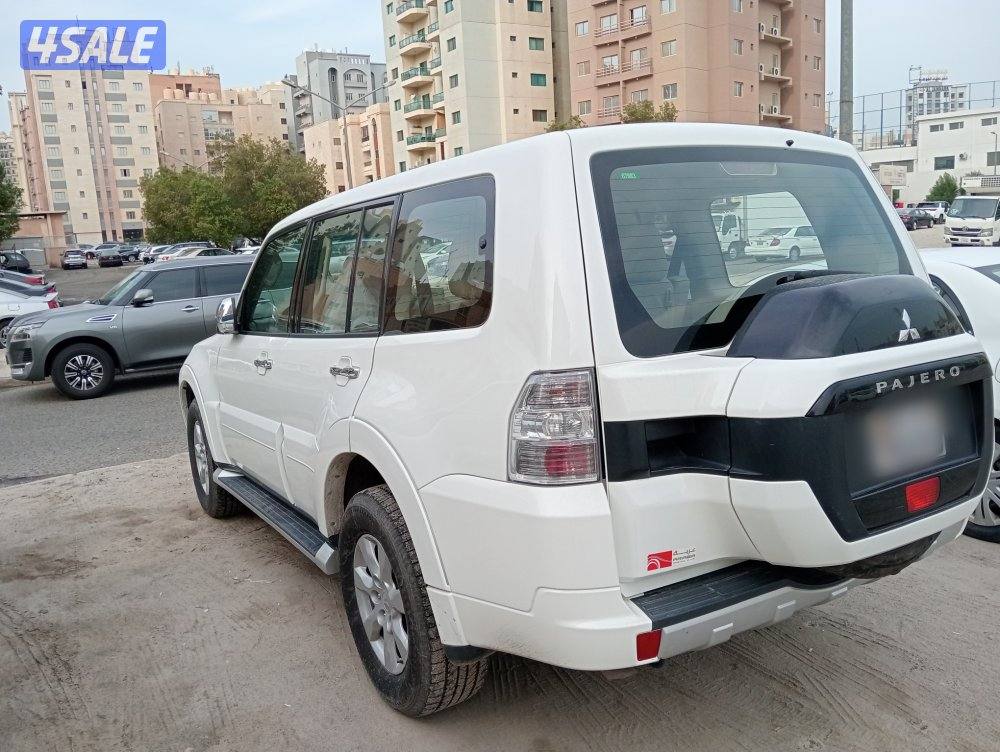 لسرعة البيع باجيرو 2020 ابيض بحاله ممتازه بسعر مغري13