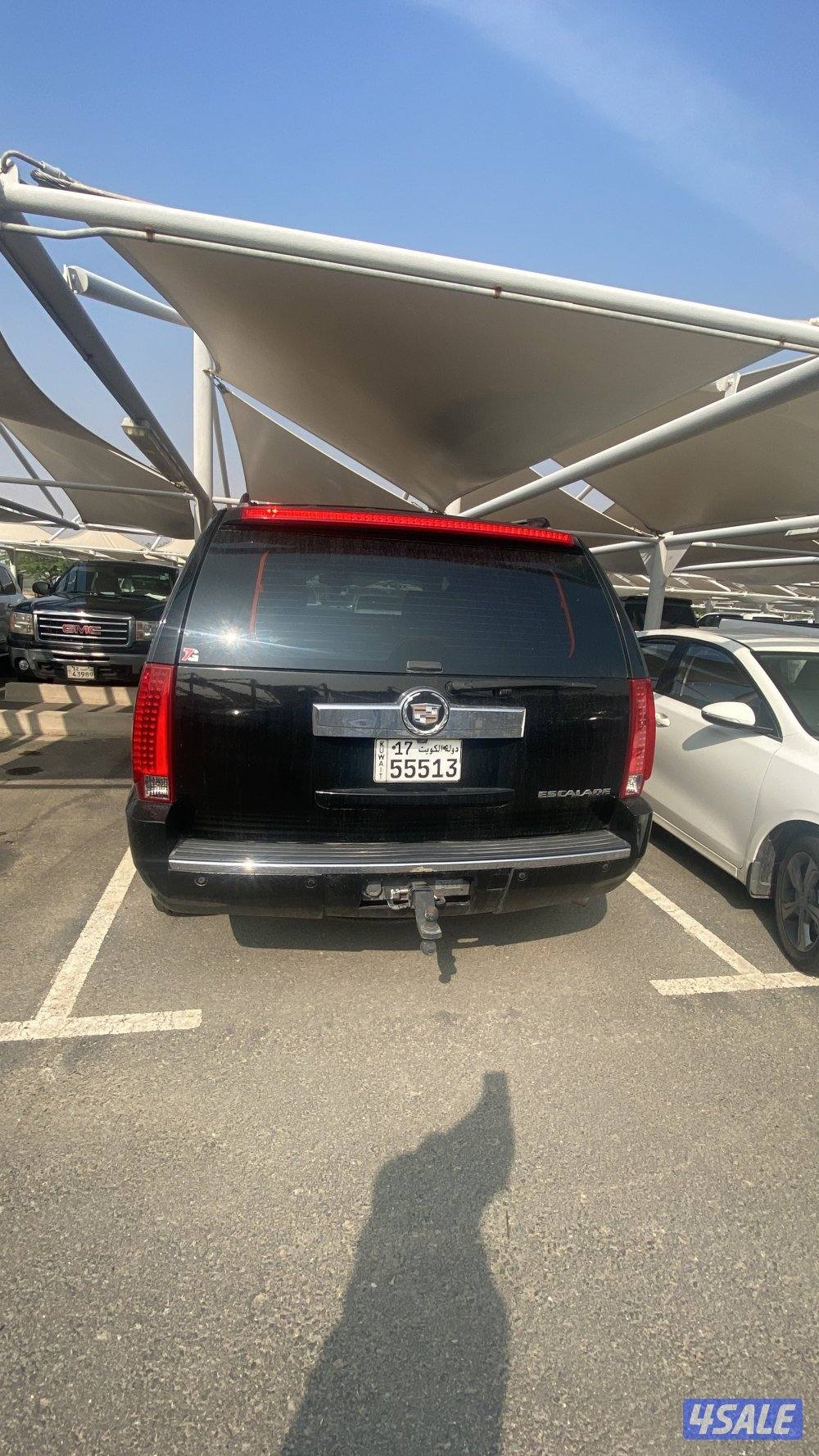 اسكاليد 2008 شرط الفحص ماشي 380 الف1