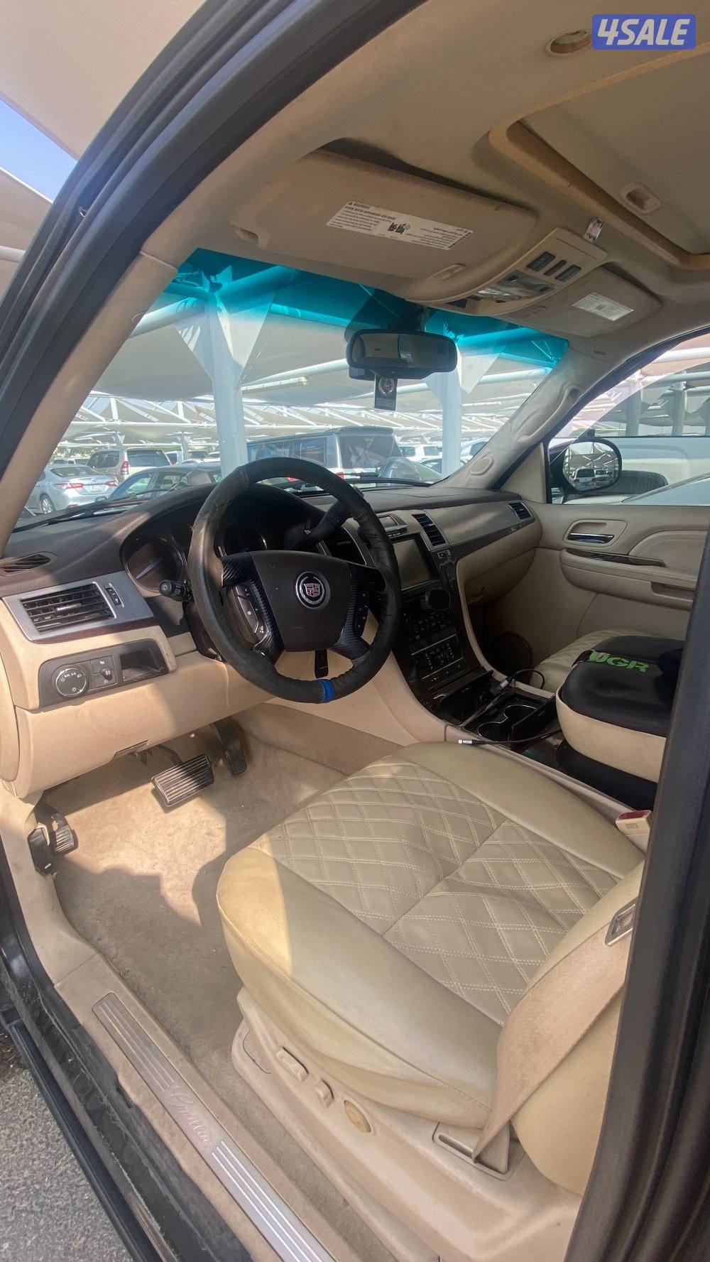 اسكاليد 2008 شرط الفحص ماشي 380 الف2