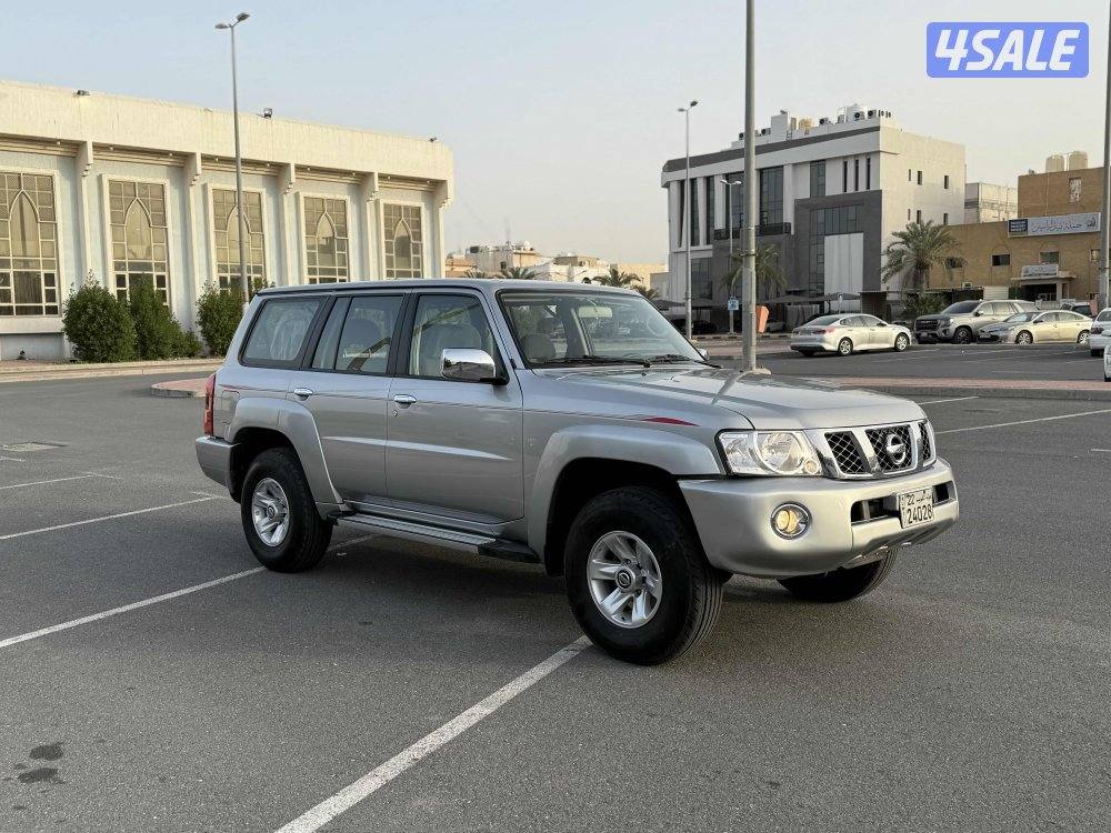 للبيع سفاري 2023 قير عادي شرط الفحص4