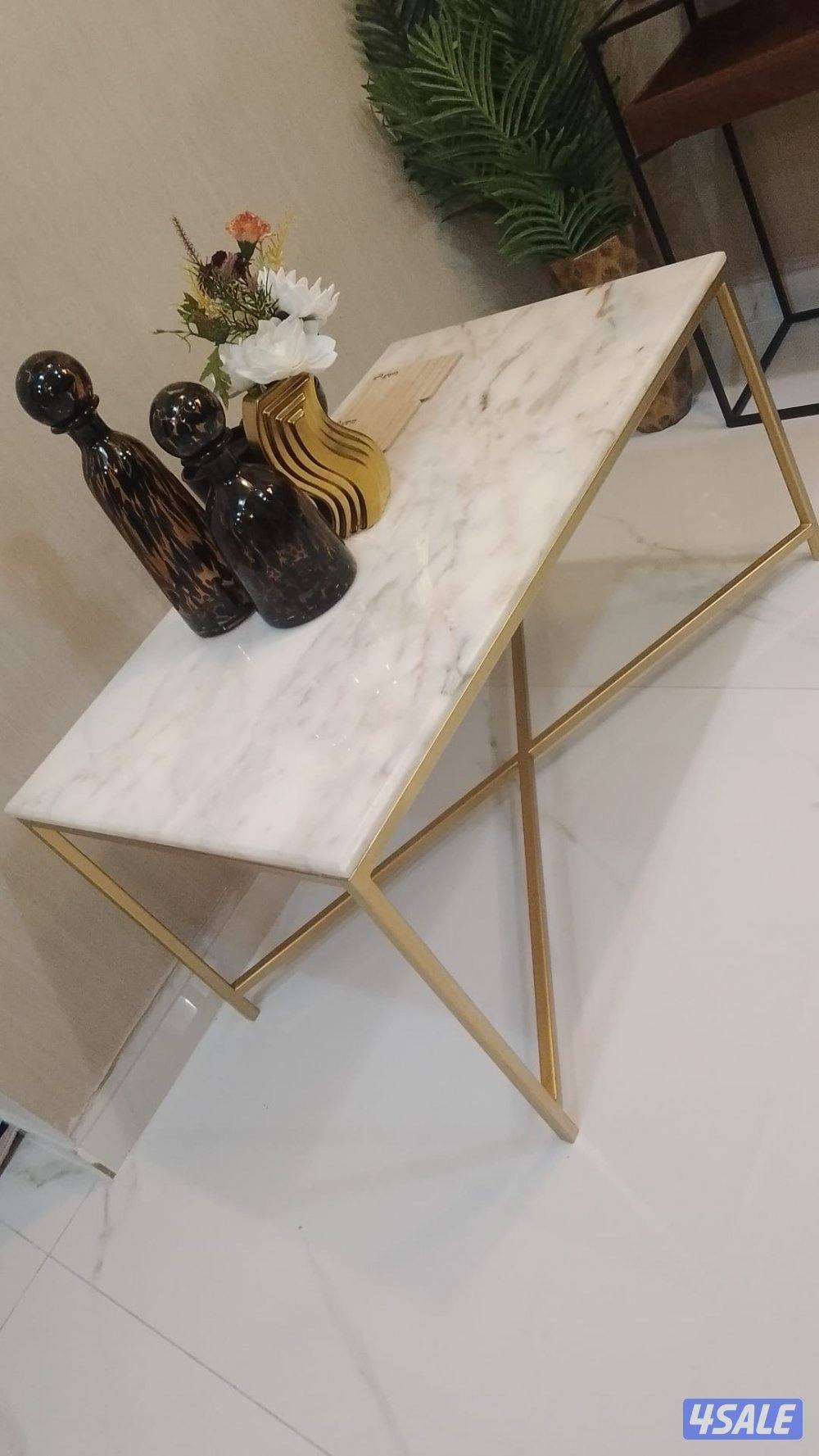 للبيع طاولات نظيفه وجديده سعر البيع ٣٠ للاستفسار0