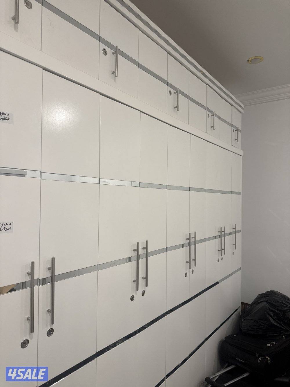 للبيع كبت رفوف تصلح للتخزين وللمكاتب والشركات والمحامين0