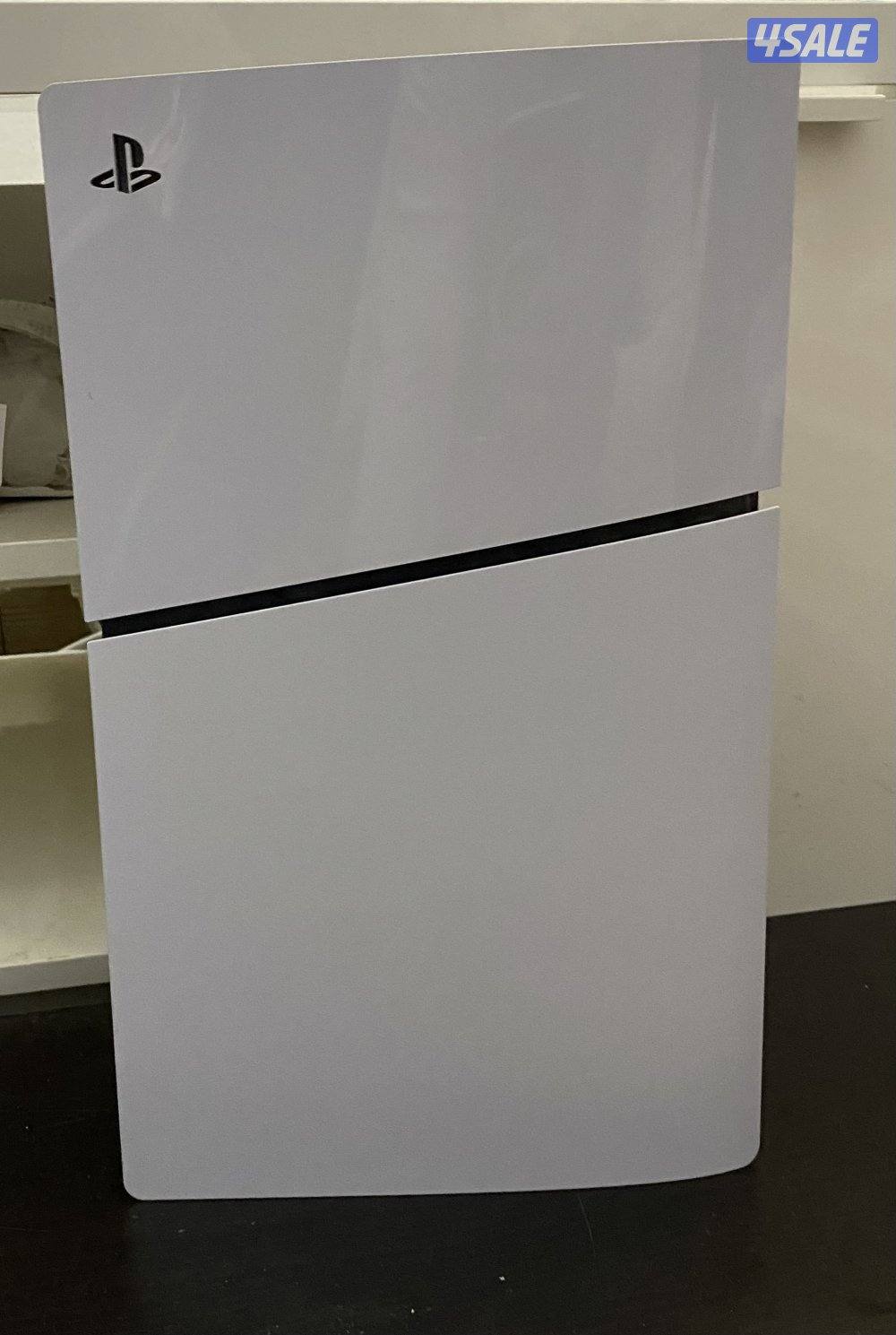 بلايستيشن ٥ سليم استخدام نظيف جداً جداً لا يستخدم الا ٣ او ٤ مرات فقط0