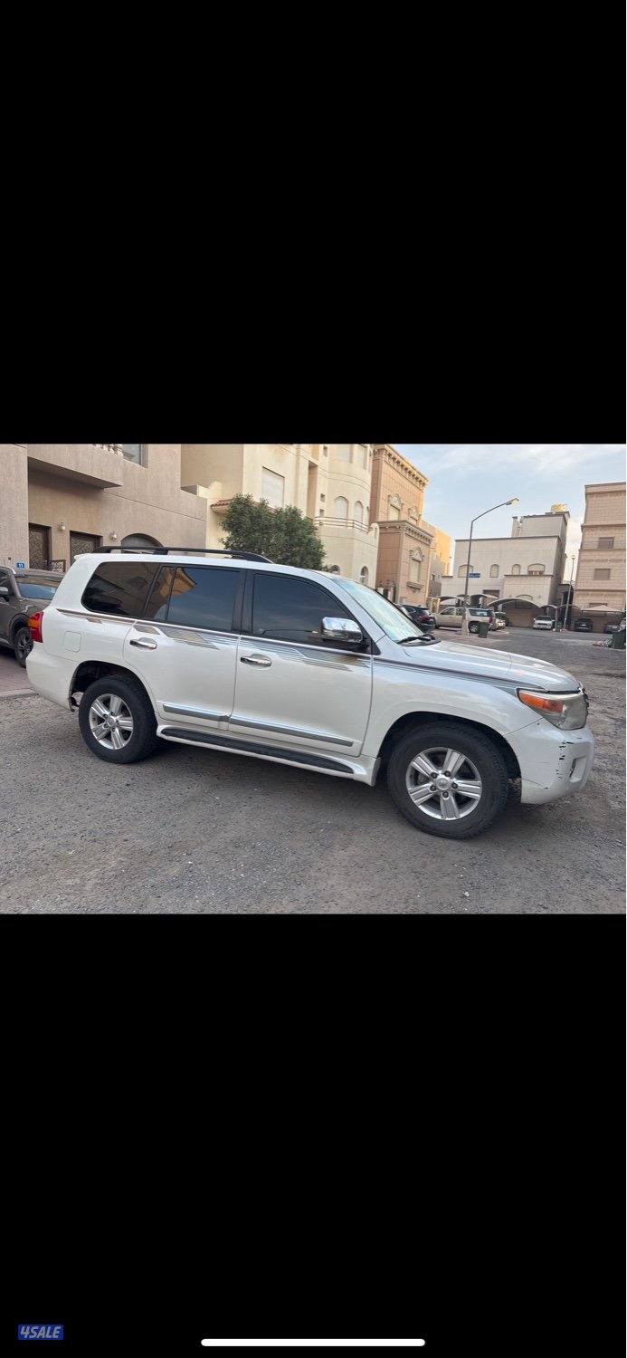 لاند كروزر للبيع. موديل ٢٠١٣0