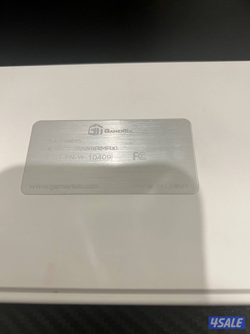 Selling my keyboard because I don't use it3