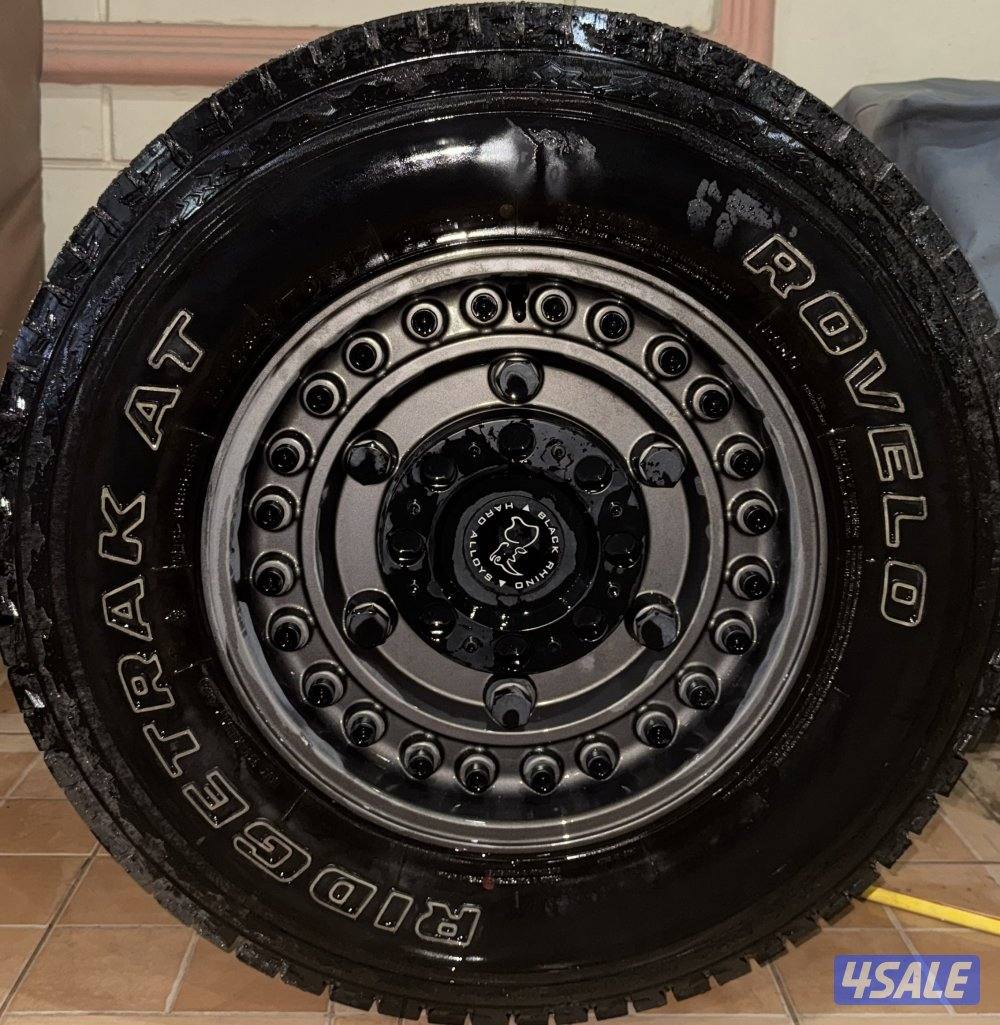 للبيع ٥ رنقات بلاك راينو أصليات مع ٤ تواير ربع حجري0