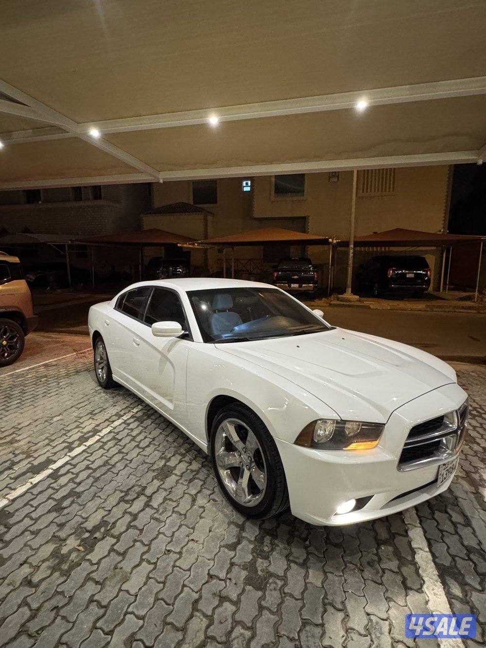 دوج تشارجر موديل 2014 سته سلندر بحاله ممتازه جدا0