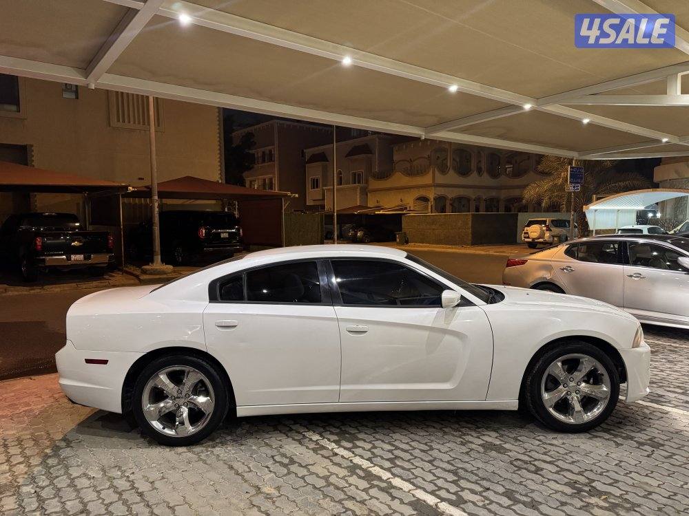 دوج تشارجر موديل 2014 سته سلندر بحاله ممتازه جدا1