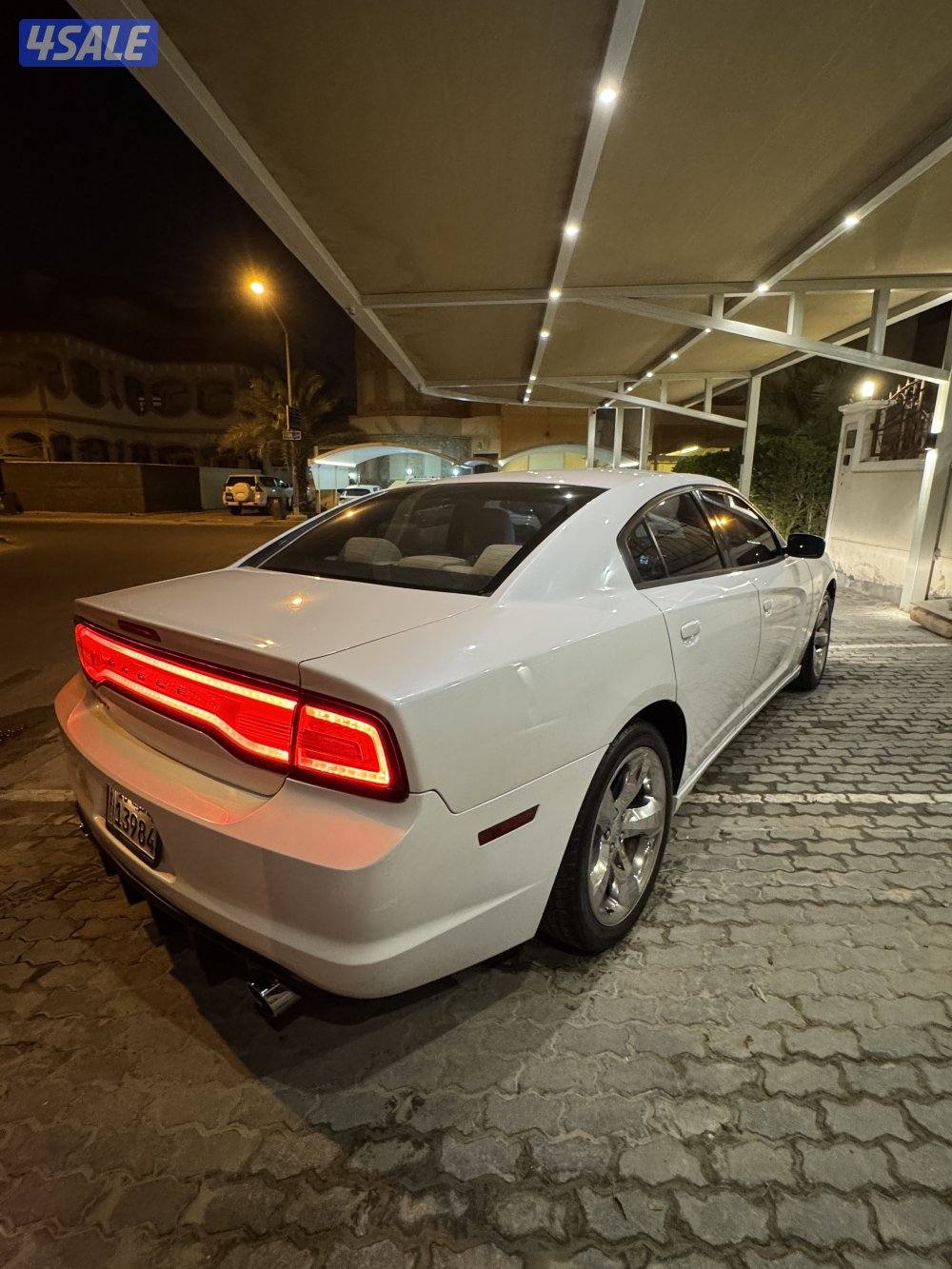 دوج تشارجر موديل 2014 سته سلندر بحاله ممتازه جدا2