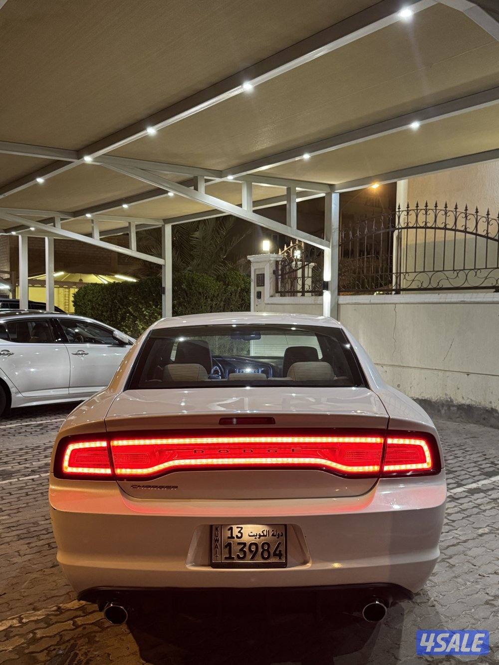 دوج تشارجر موديل 2014 سته سلندر بحاله ممتازه جدا3