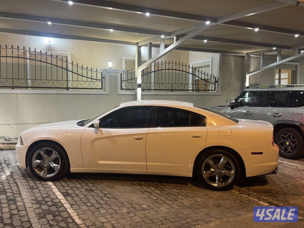 دوج تشارجر موديل 2014 سته سلندر بحاله ممتازه جدا5