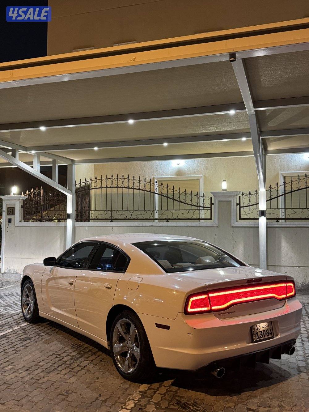 دوج تشارجر موديل 2014 سته سلندر بحاله ممتازه جدا6