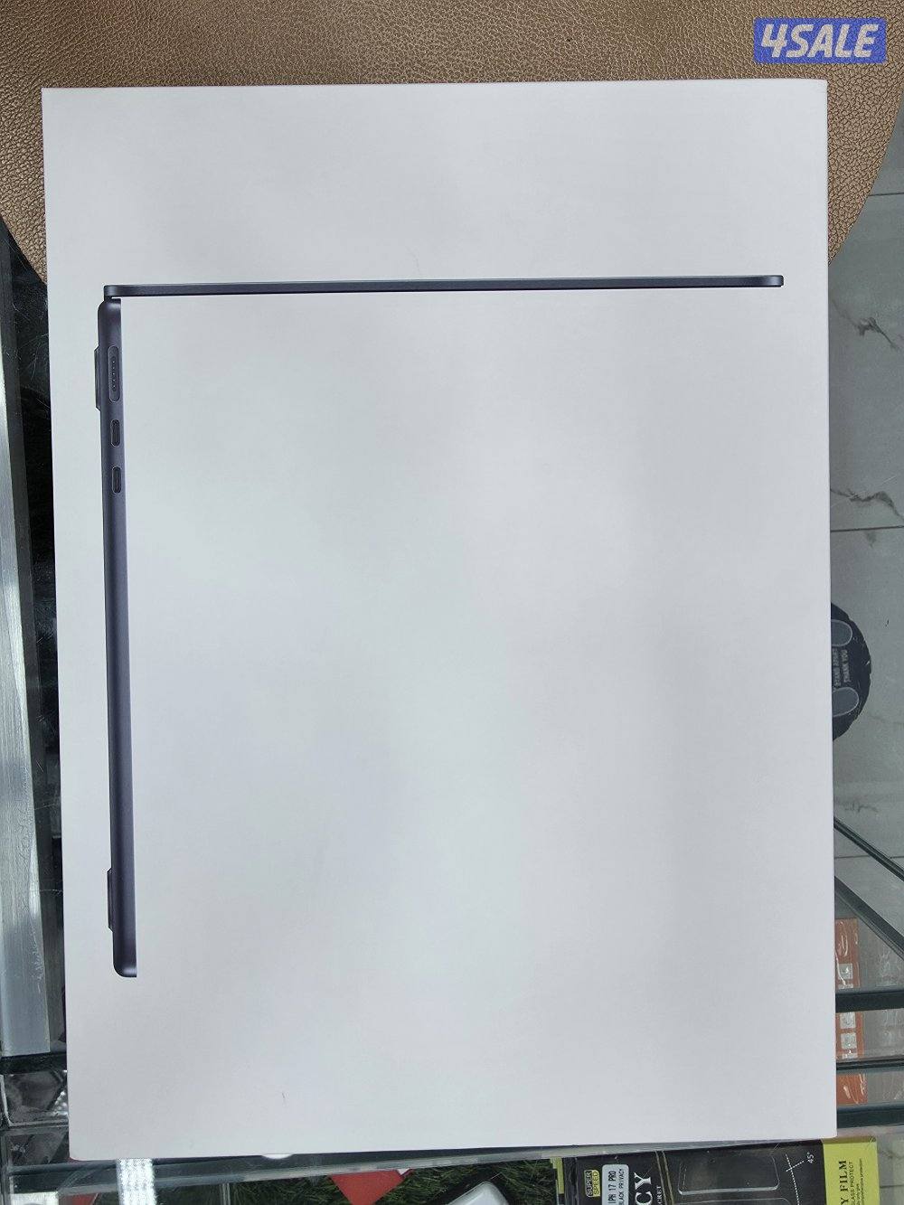 i have macbook air m2 16/256gb  just 7 cycle count 100% battery8