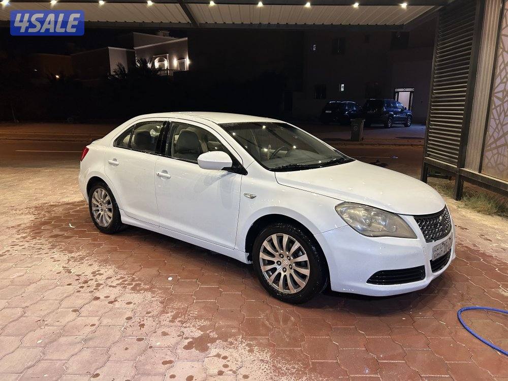 للبيع سوزوكي كوزاچي موديل 20111