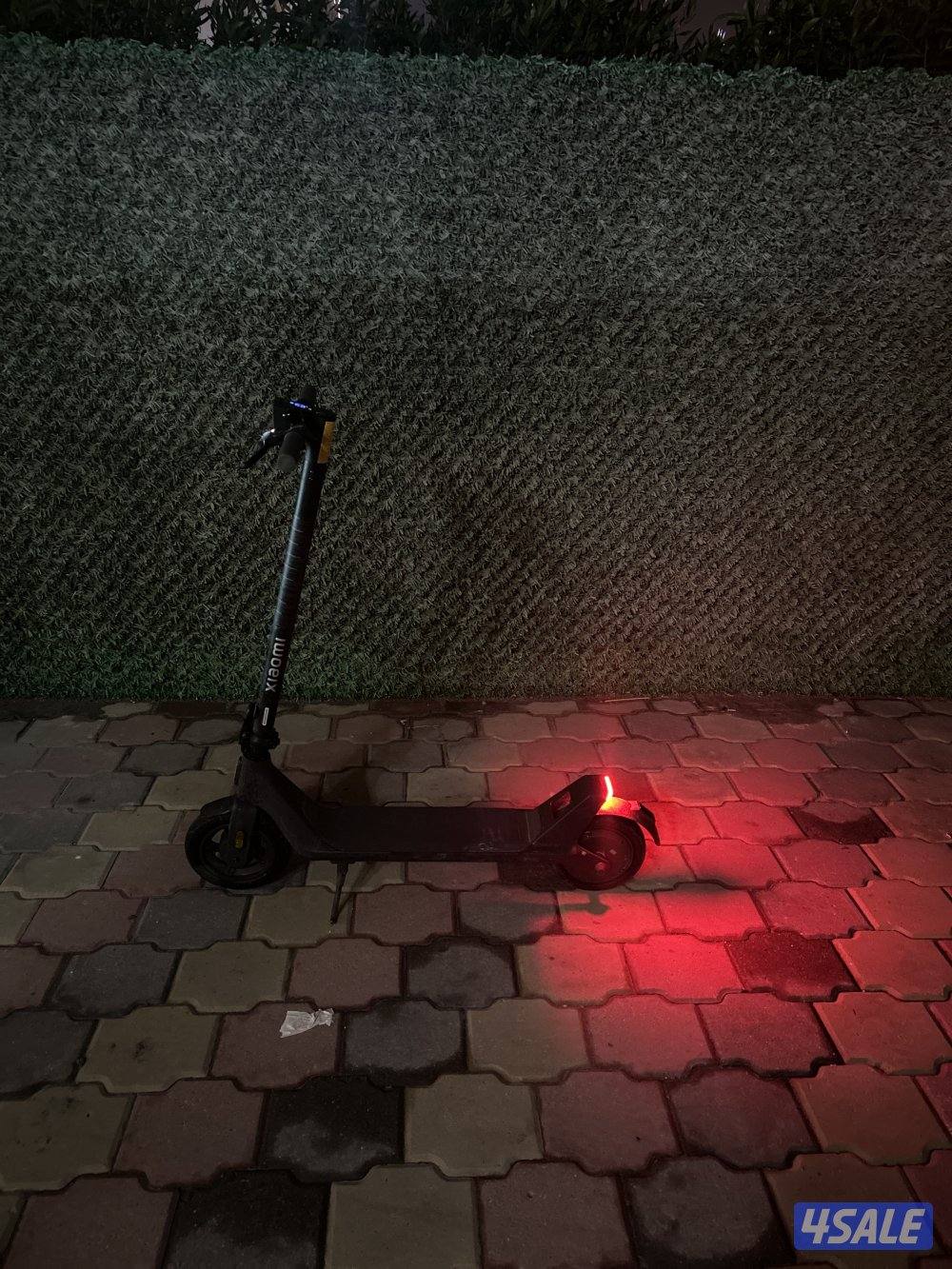 سكوتر شاومي مستعمل  يتحمل ١٢٠ كيلو أقصى سرعه ٢٥ مدى ٢٥ كيلو0