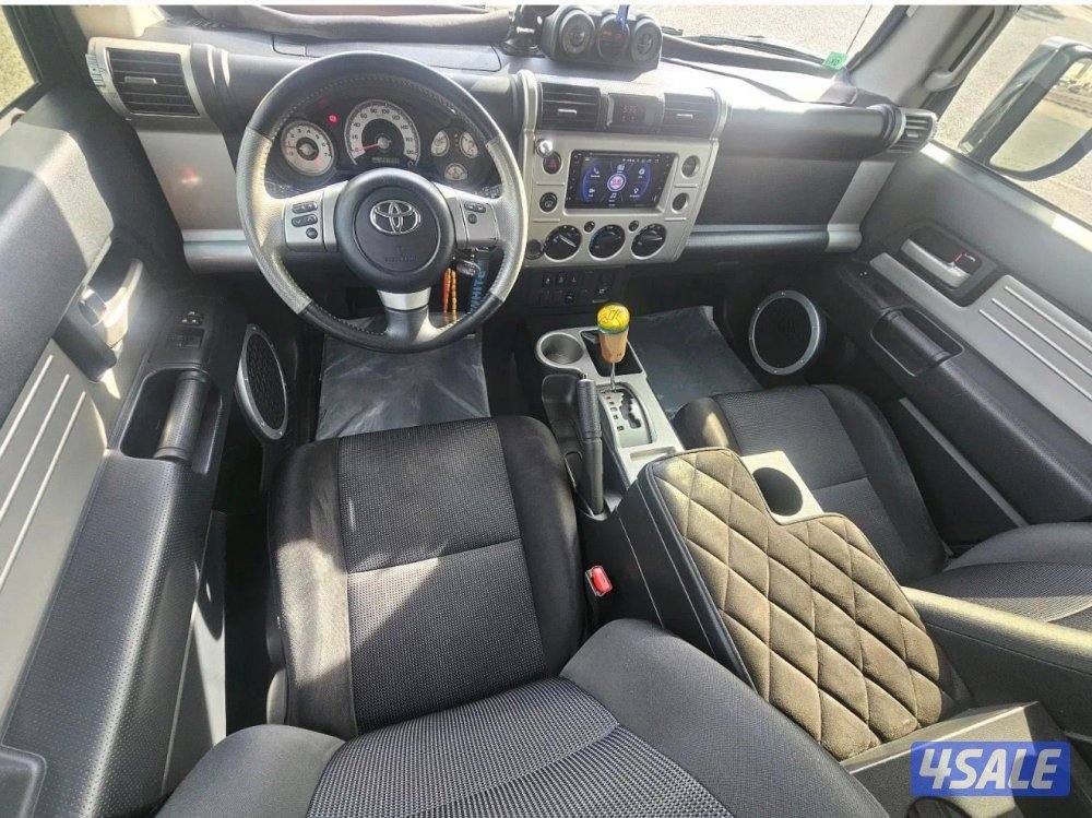 للبيع FJ Cruiser موديل 2017 الممشى 233 كيلو المالك الاول5