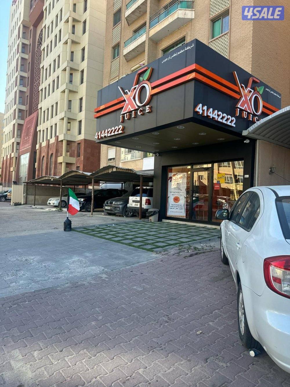 للبيع خلو محل مميز بمساحة ممتازة يشمل محل ومخزن وسكن للعمالة1