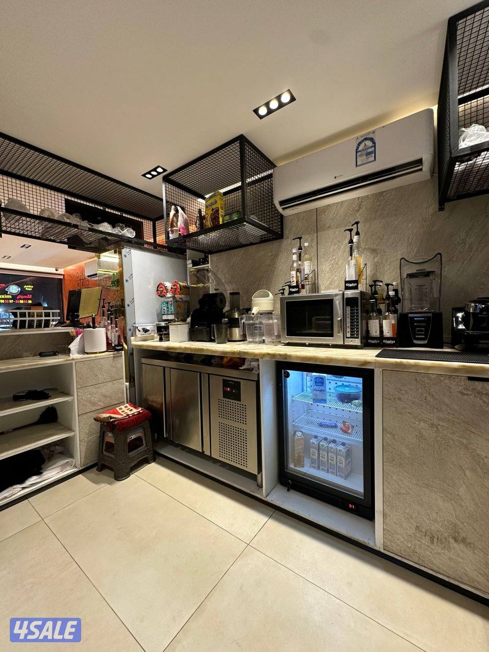 للبيع خلو محل مميز بمساحة ممتازة يشمل محل ومخزن وسكن للعمالة8