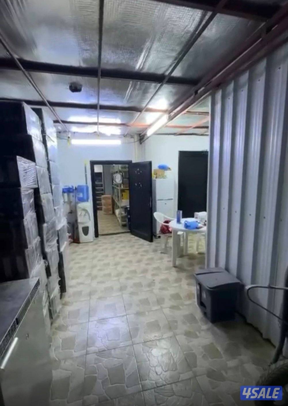 للبيع خلو محل مميز بمساحة ممتازة يشمل محل ومخزن وسكن للعمالة11