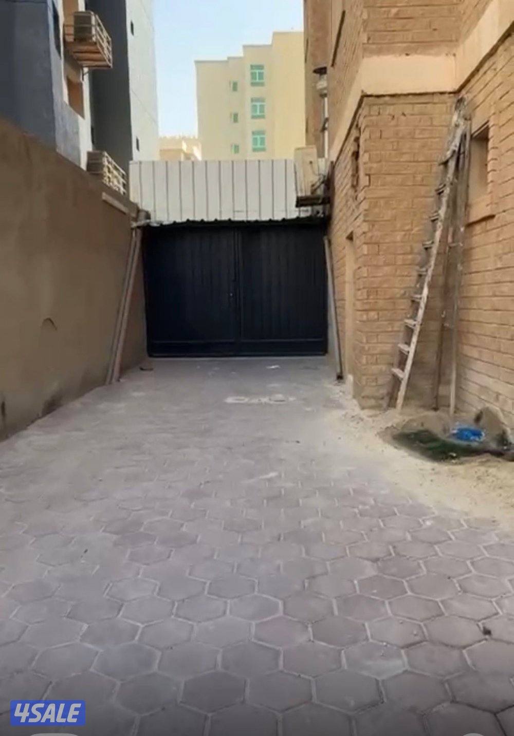 للبيع خلو محل مميز بمساحة ممتازة يشمل محل ومخزن وسكن للعمالة10