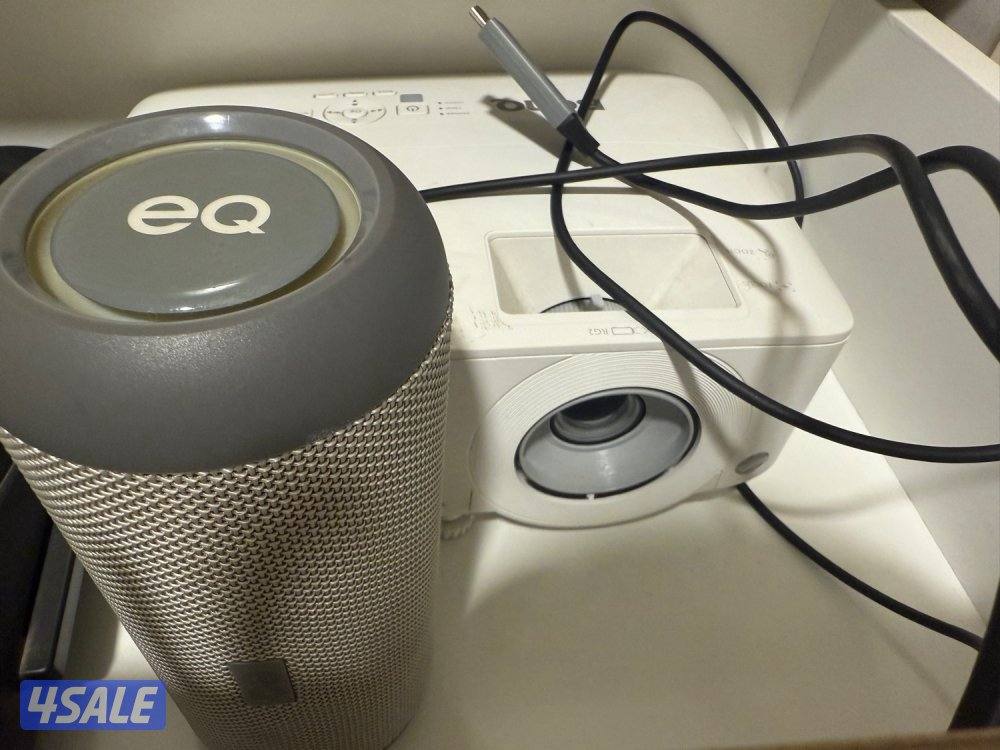 بروجيكتر / داتا شو ماركة BenQ مع واير HD وسماعة1