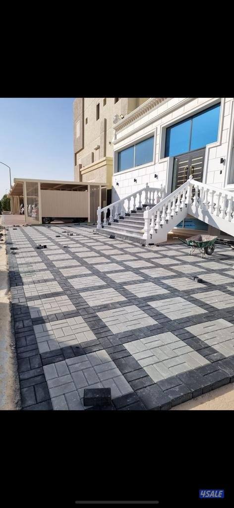 معلم بلاط متداخل وبني كربستون وتنسيق حدائق1