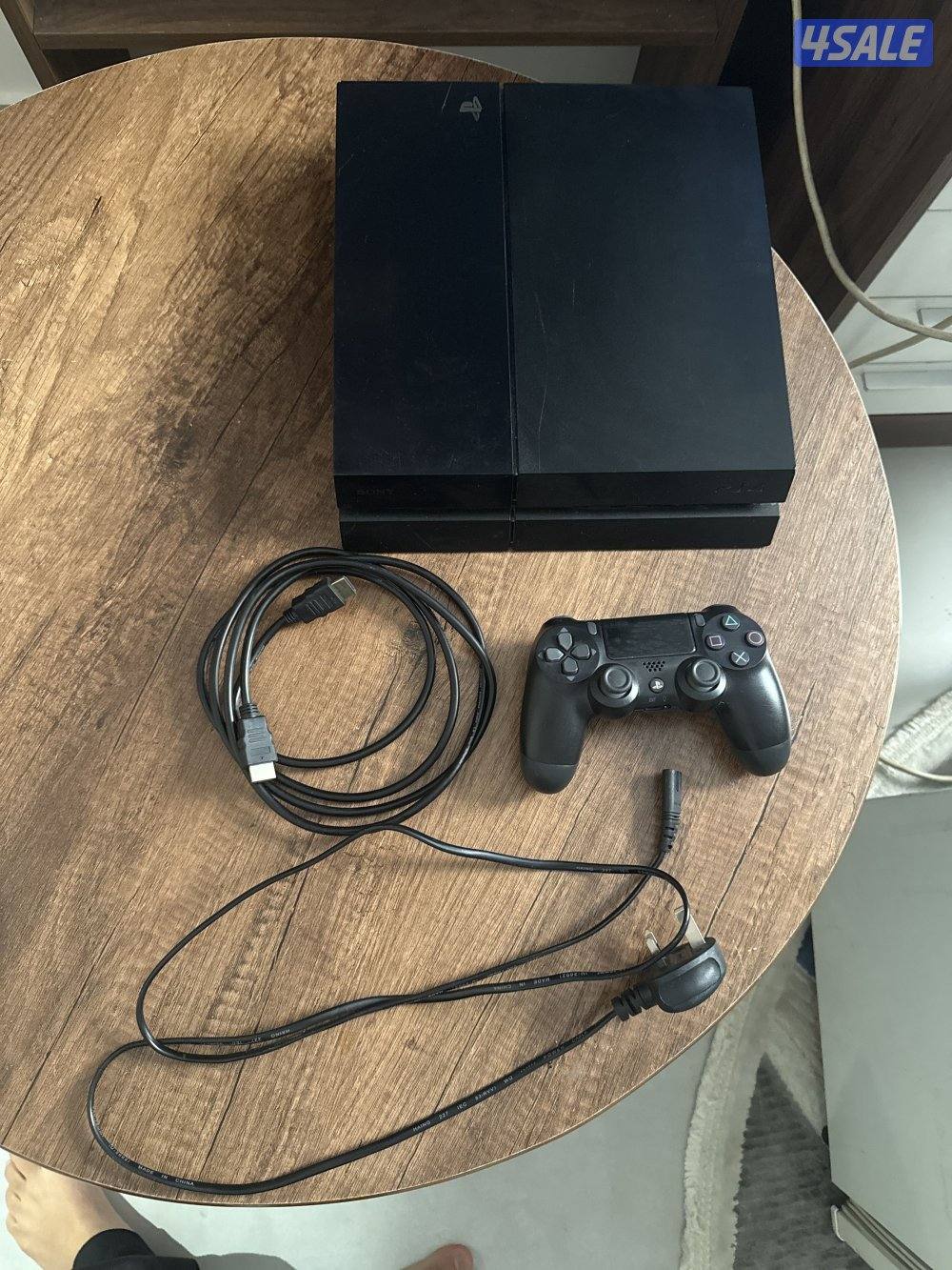 سوني فور معى جميع اغراضها0