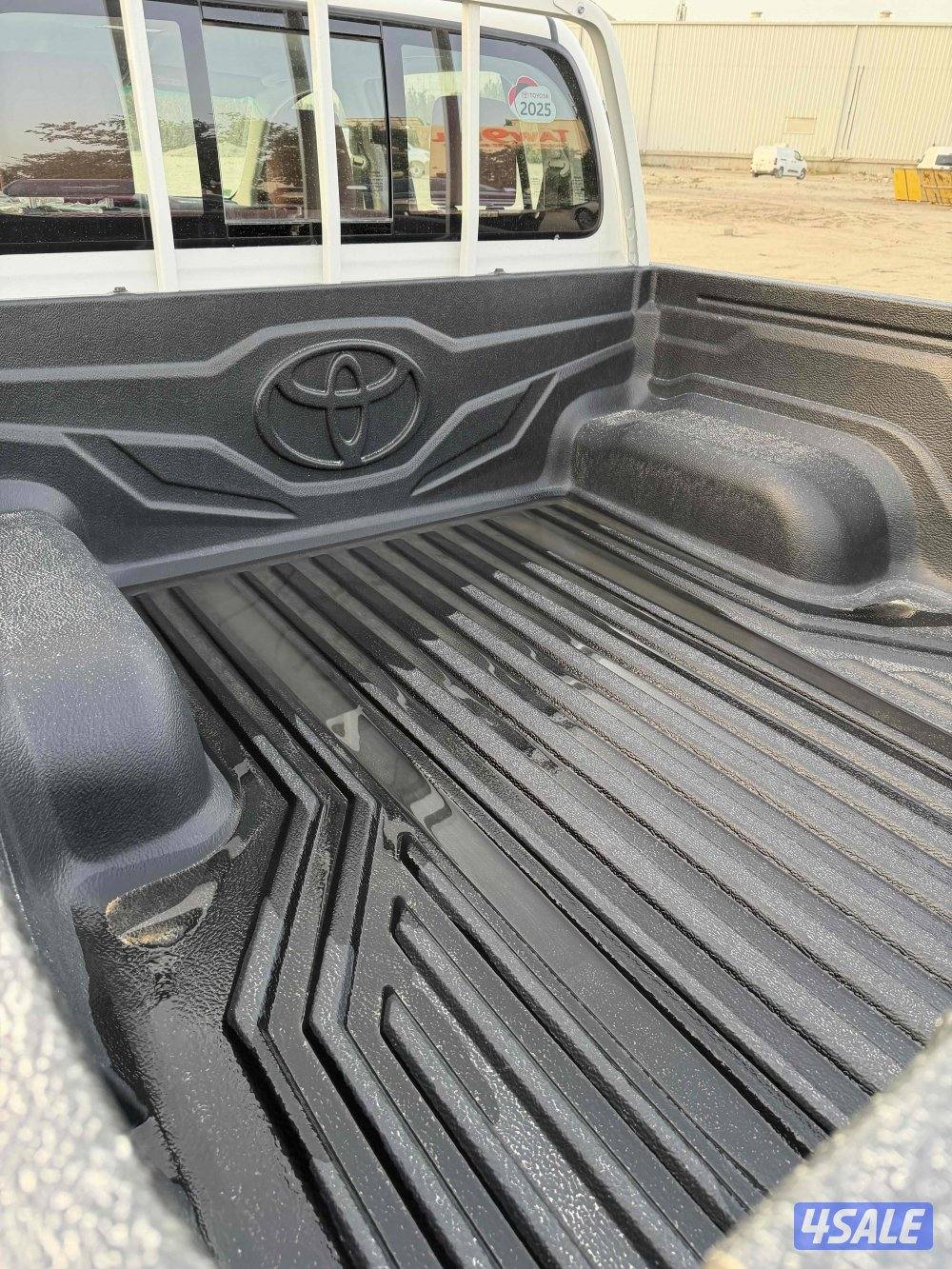 هايلوكس اصفار2