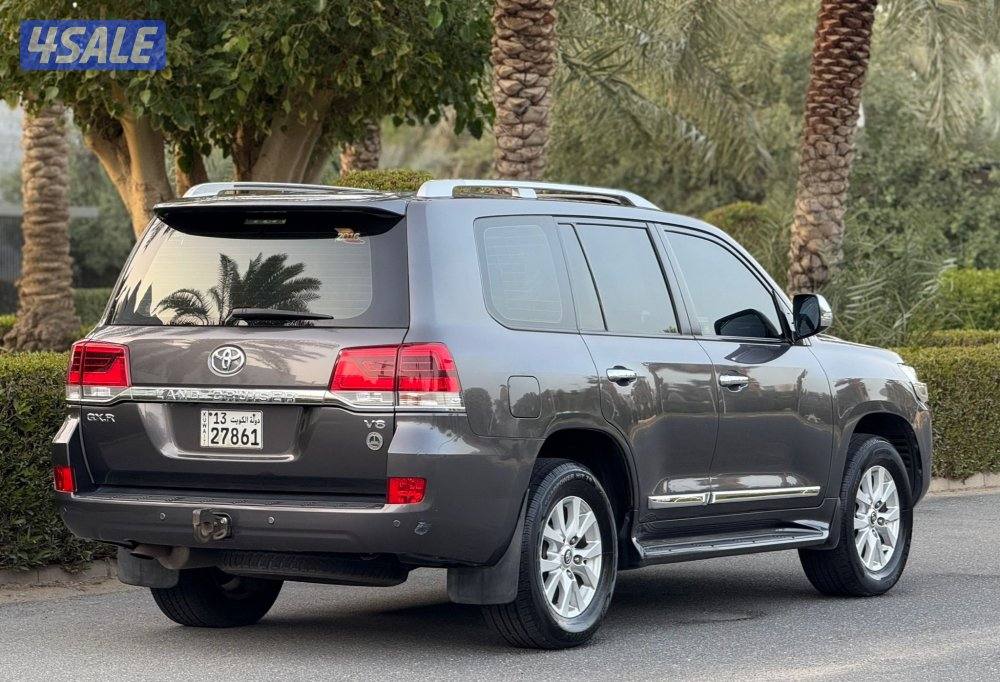 للبيع لاند كروزر موديل 2016 V63