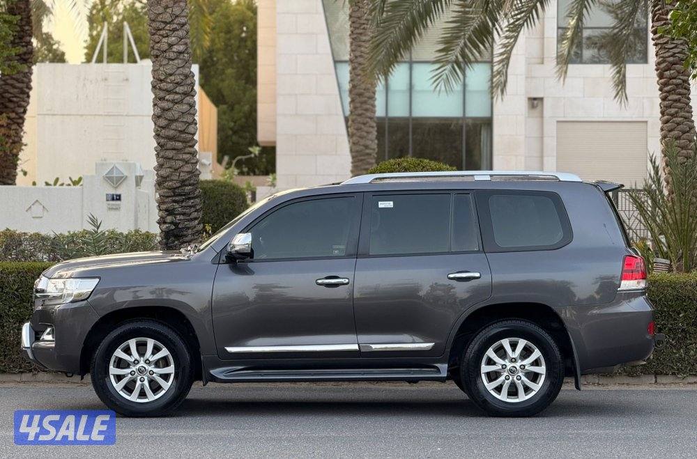 للبيع لاند كروزر موديل 2016 V64