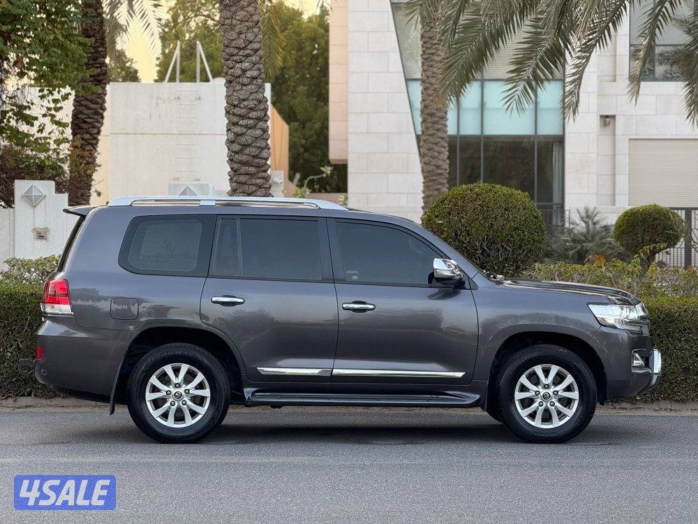 للبيع لاند كروزر موديل 2016 V65