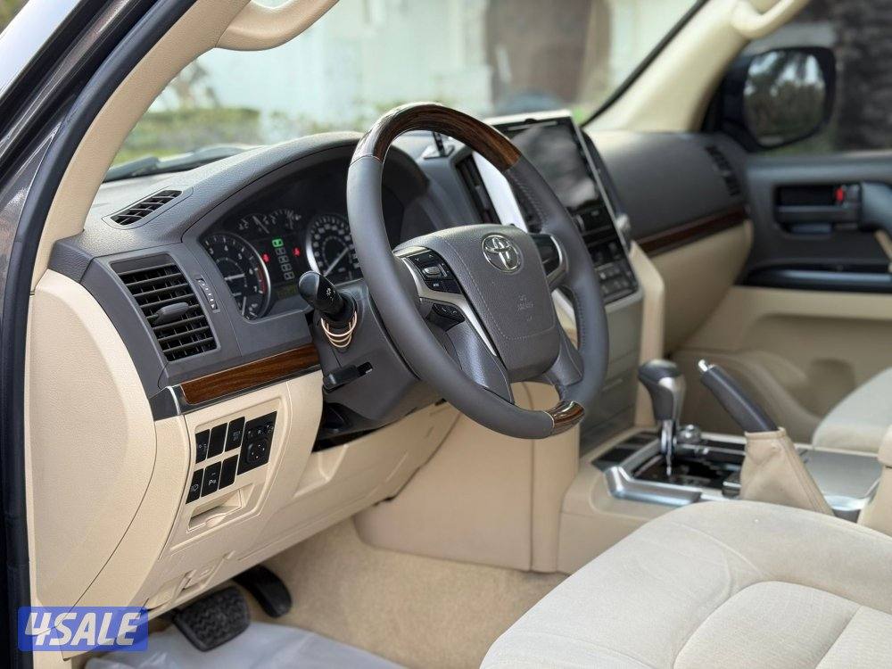 للبيع لاند كروزر موديل 2016 V68