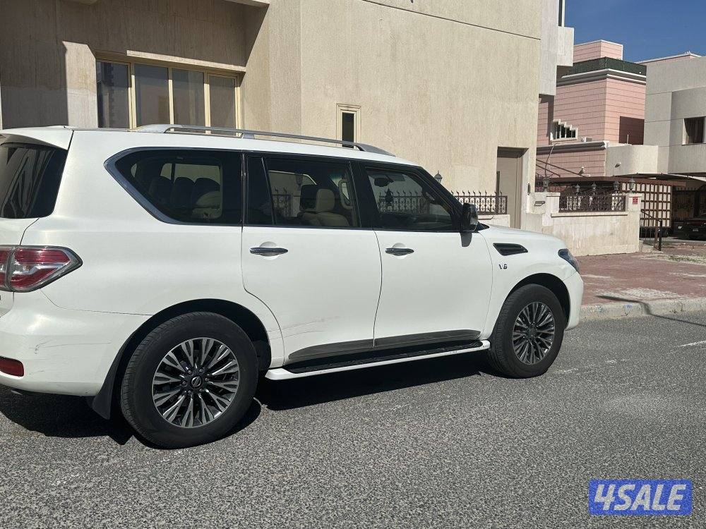 باترول للبيع 2013 مكينه الصغيره 8 سلندر جلد شاشات خلفية1