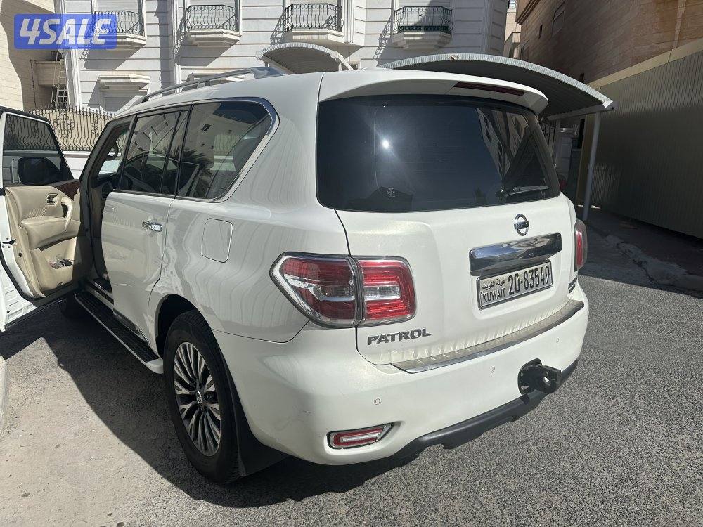 باترول للبيع 2013 مكينه الصغيره 8 سلندر جلد شاشات خلفية2