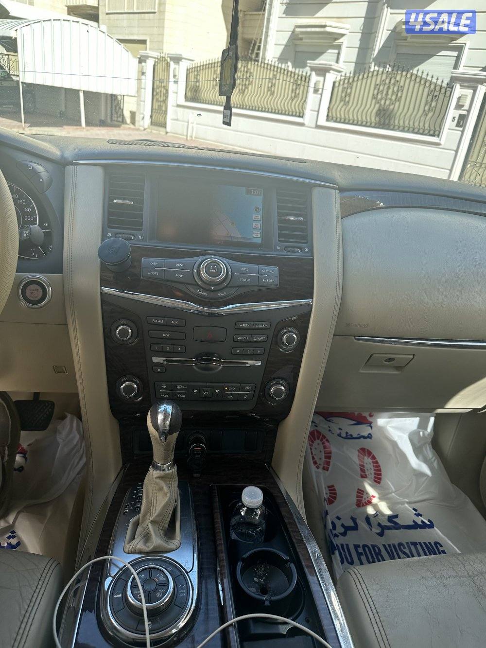 باترول للبيع 2013 مكينه الصغيره 8 سلندر جلد شاشات خلفية4